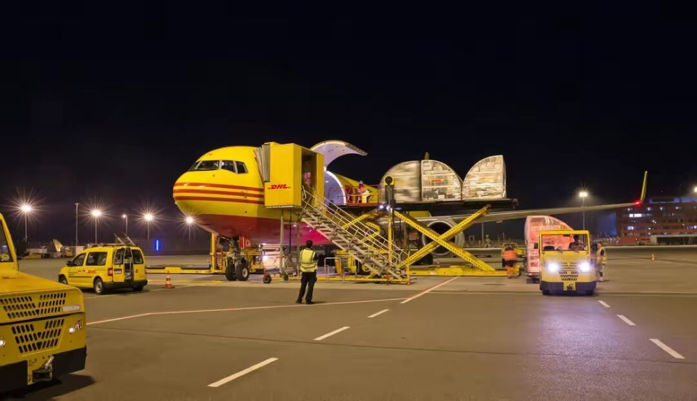 DHL快遞推出GoGreen Plus服務(wù),成為首家為客戶提供使用燃料減排選項的國際快遞公司