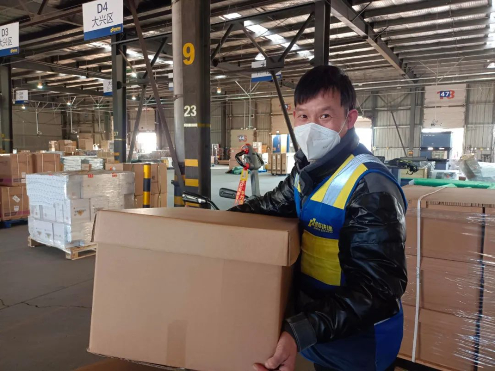 往荷蘭郵寄東西哪個(gè)快遞便宜？2025最新省錢攻略！